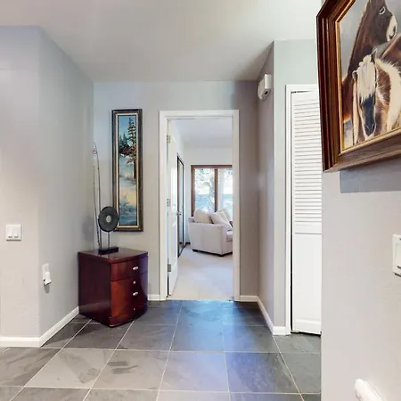 Snowcreek I #28 Condo